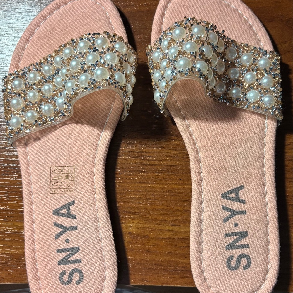 Pearls and Glitter Slip-on sandals